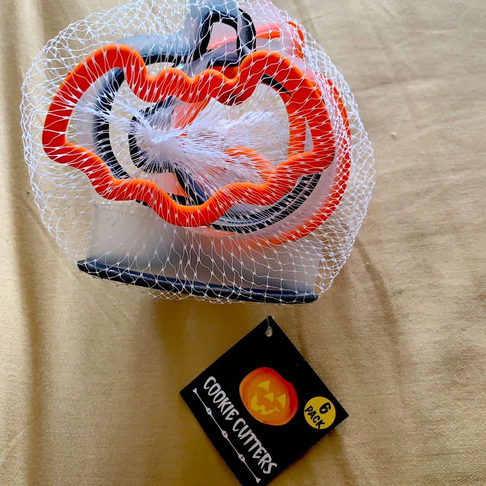 Halloween Cookie Cutters - Set of 6 new with tags